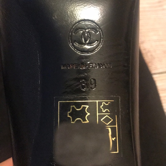 Chanel Black classic pumps Size 39 - Picture 8 of 10